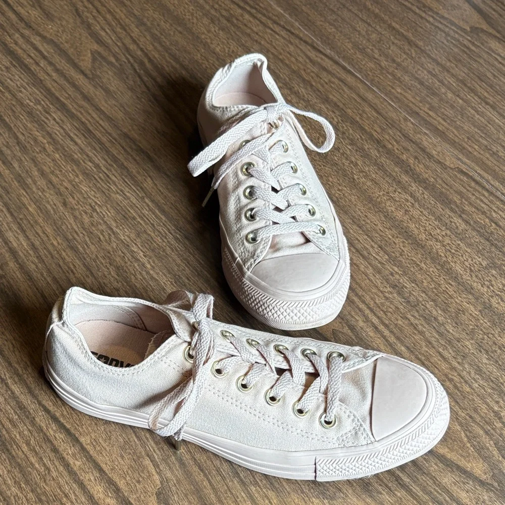 Converse Size 7.5 Pale Pink Low Top Sneakers Shoes